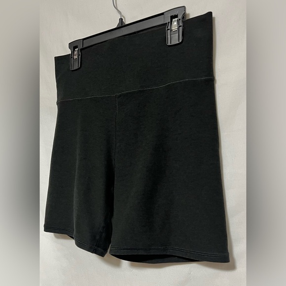 LIKE NEW Vuori Clean Elevation Shorty 6" High Rise Activewear Shorts Yoga Gym - Picture 6 of 15